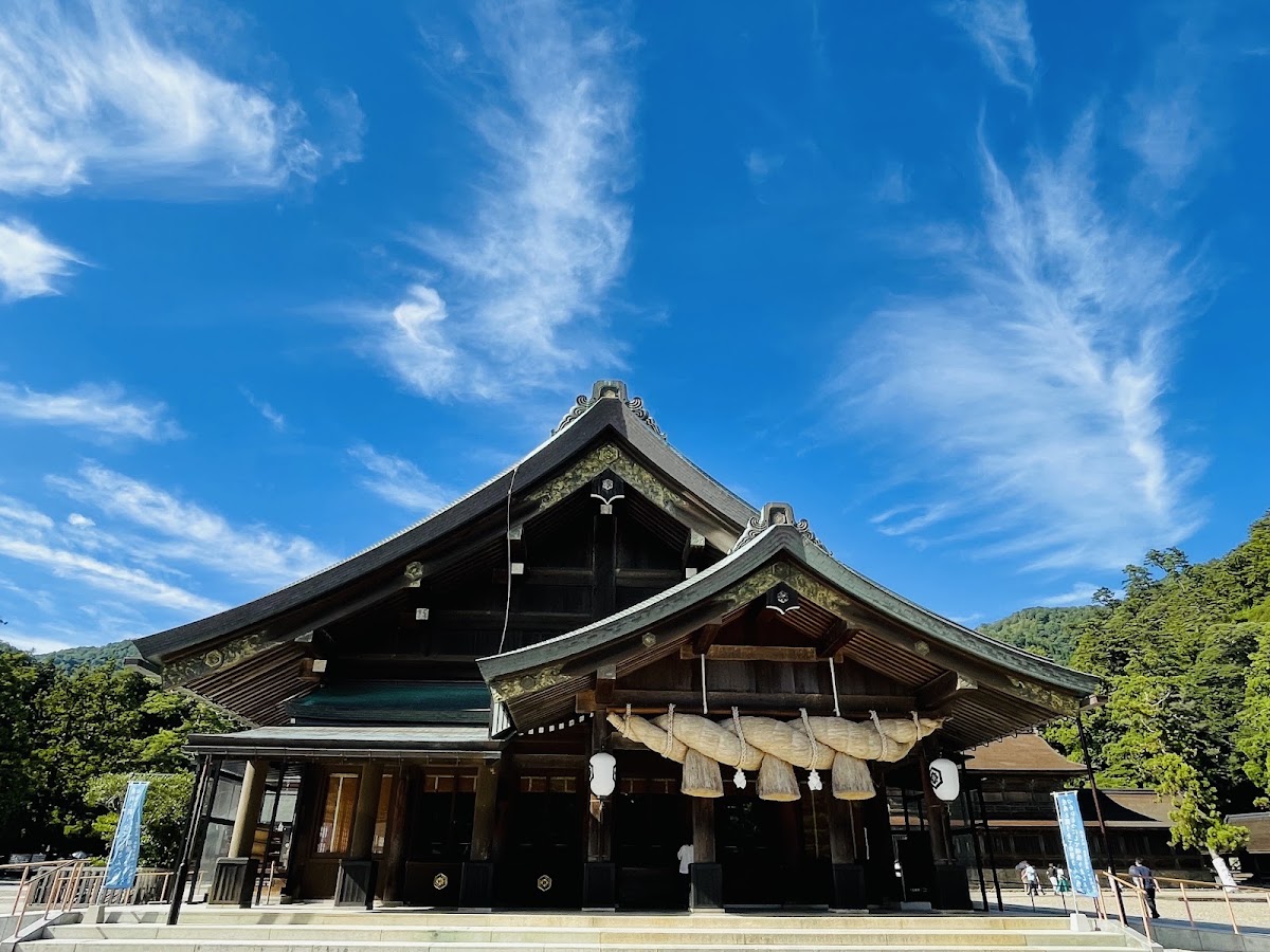 Massive shimenawa rope at Izumo Taisha shrine
